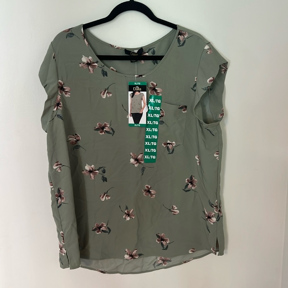 Dalia - Women's Printed Blouse Black Floral